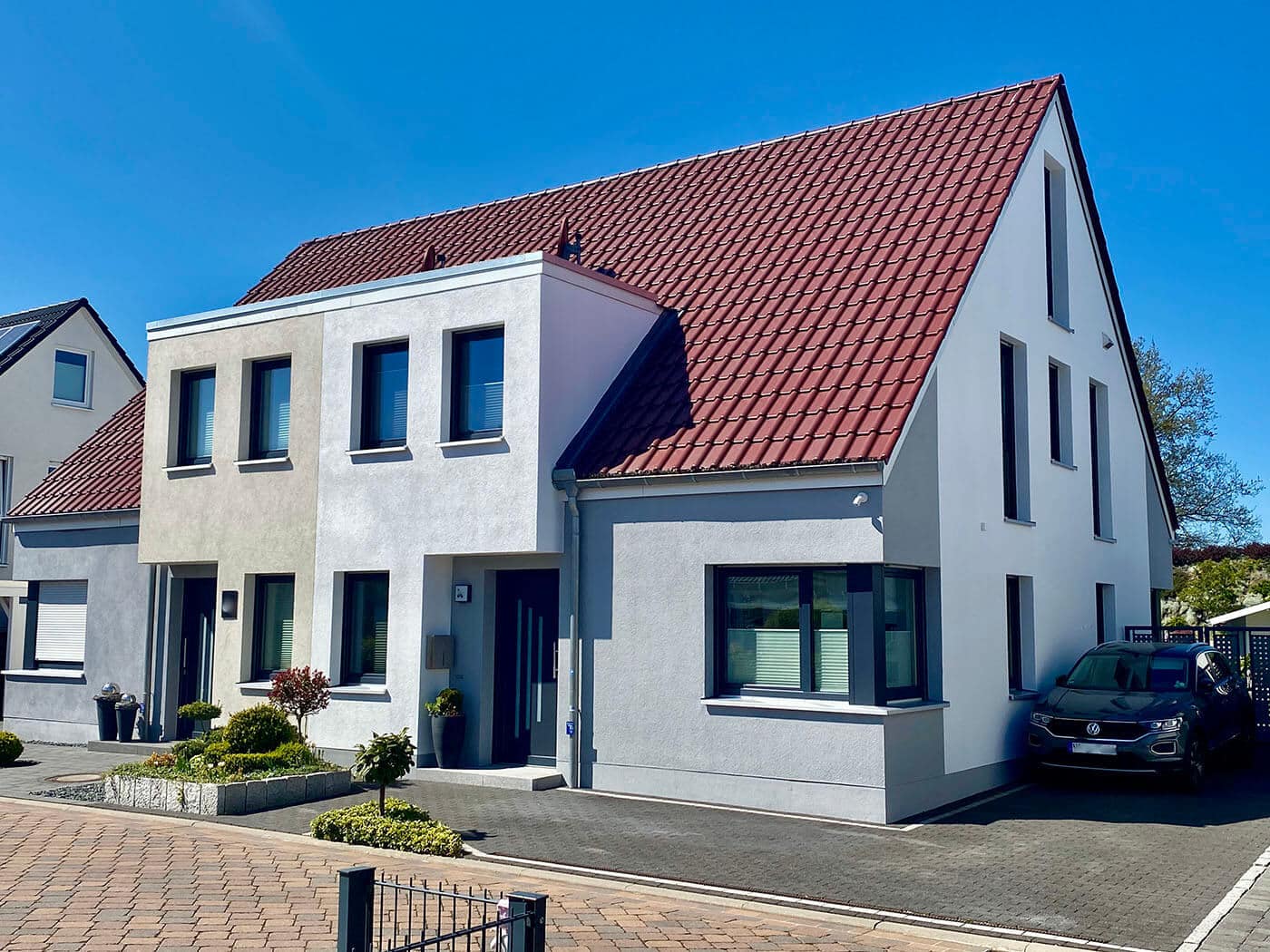 Fassadenanstrich mit Perleffekt als Algenschutz