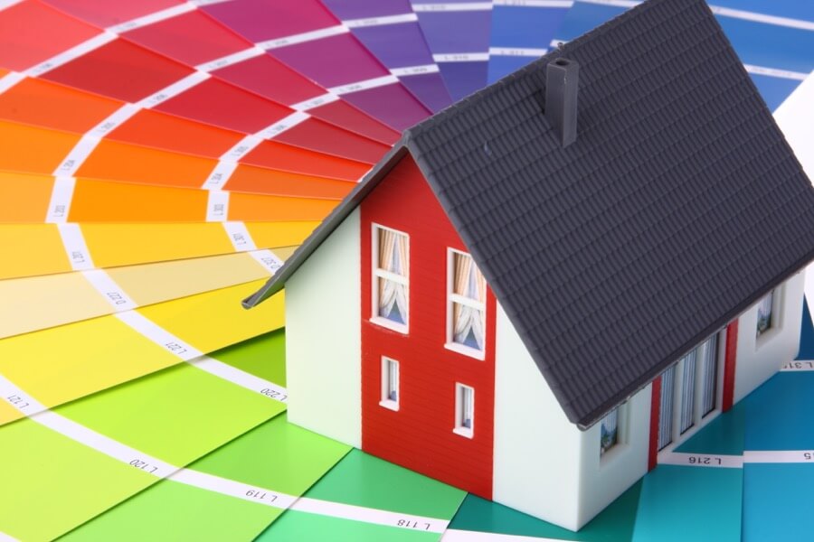 Fassadenfarbe für Fassadenanstrich anhand einer Farbkarte - Malerfirma Hannover